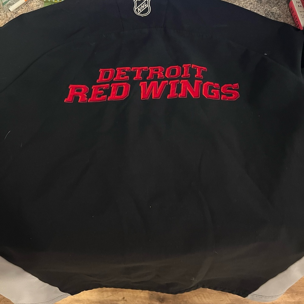 Detroit Red Wings Reebok Jacket.   Large.   Excellent condition. - Picture 3 of 5